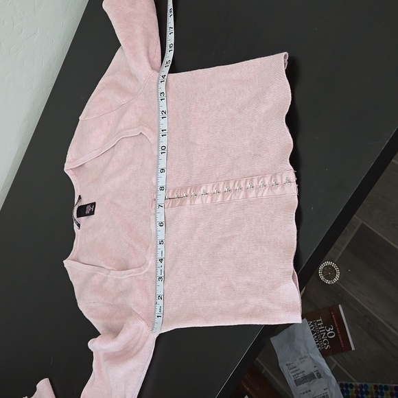 Victoria's Secret Ribbed Long Sleeve Crop Top Blush eye hook Closure Size M - Picture 11 of 12